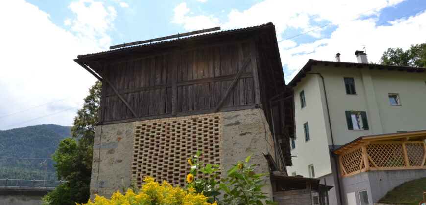 Maso indipendente da ristrutturare – Malè