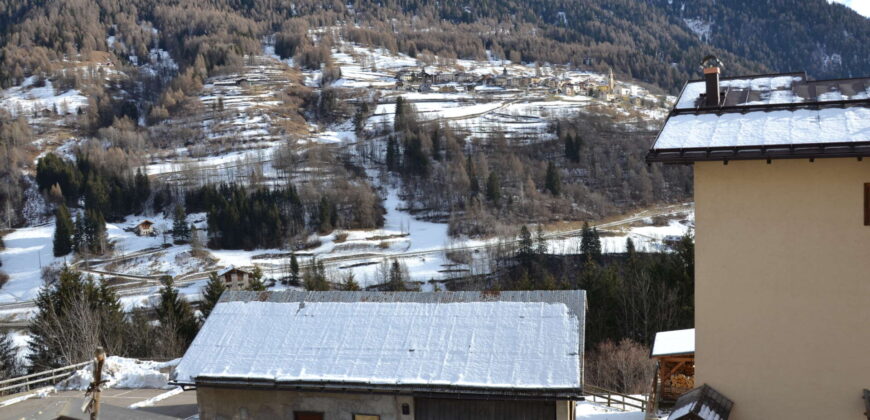 Luminoso quadrilocale ristrutturato in tipico paese di montagna