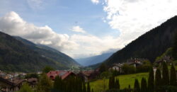 Villetta bifamiliare con giardino e vista panoramica a Ossana