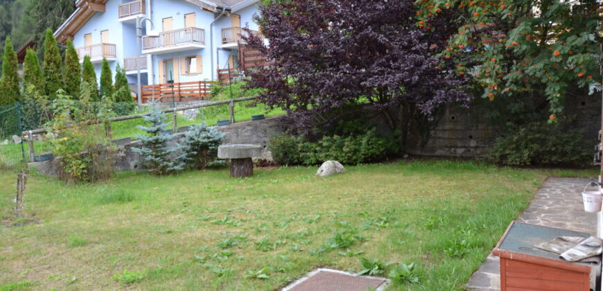 Villetta bifamiliare con giardino e vista panoramica a Ossana