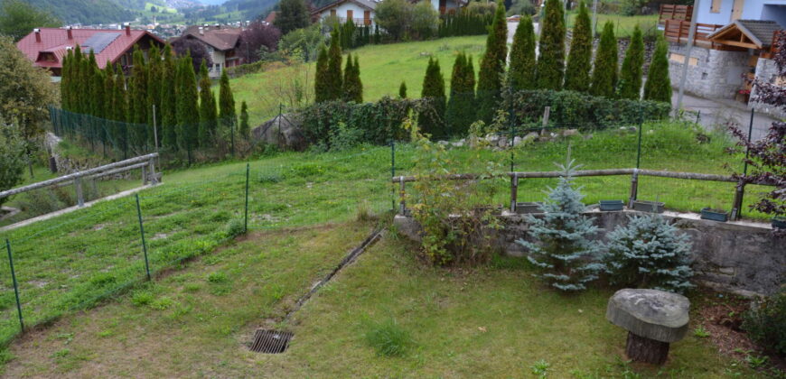 Villetta bifamiliare con giardino e vista panoramica a Ossana