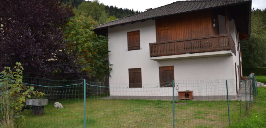 Villetta bifamiliare con giardino e vista panoramica a Ossana