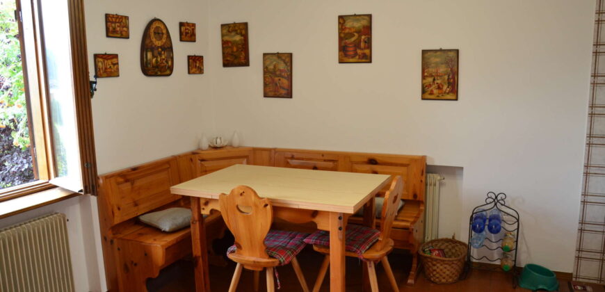 Villetta bifamiliare con giardino e vista panoramica a Ossana